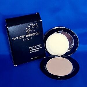 NEW Avon Smooth Minerals Pressed Foundation Light Beige T03 Discontinued Stock